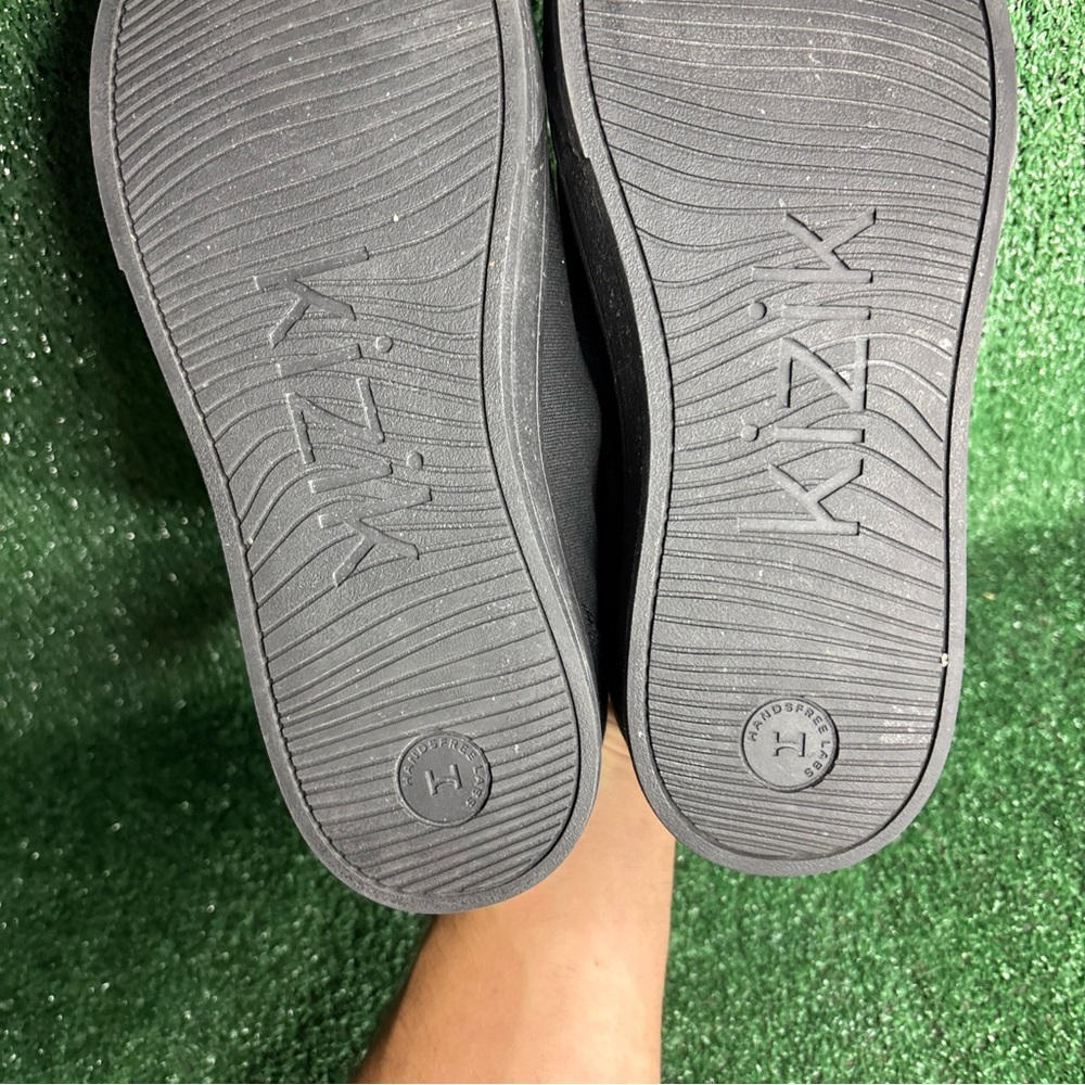 Kizik‎ Irvine Triple Black Mens Size 10.5 Wide Slip In Work Casual Sneakers - Picture 10 of 12